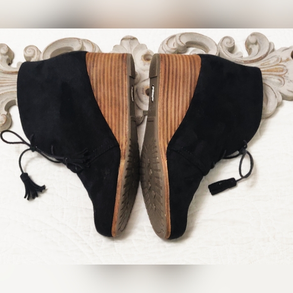 Dr. Scholls lace up booties. - Picture 7 of 10